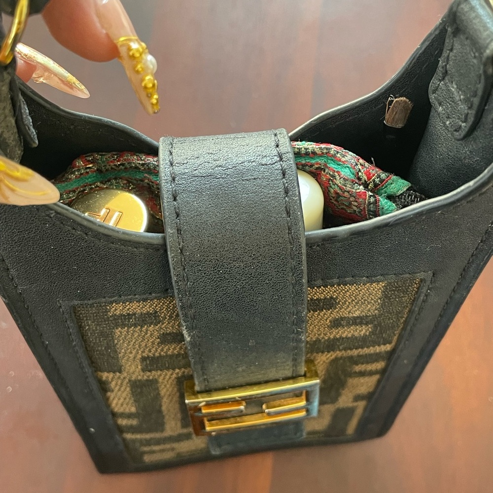 Fendi Black and Gold Designer Bag - Picture 8 of 15
